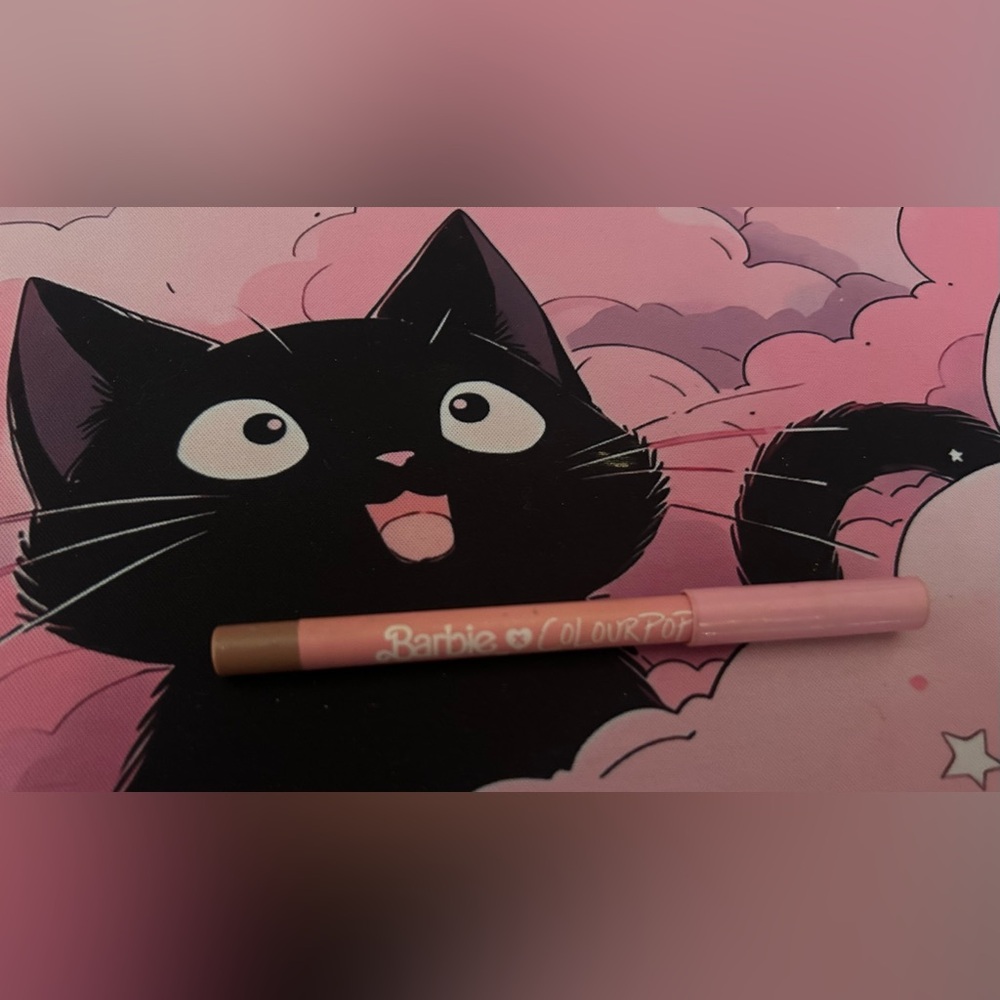 Barbie  liner pencil ✏️